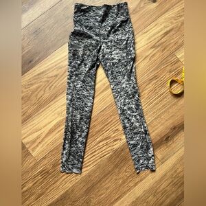 Lululemon Women’s Black/Gray Patterned Leggings